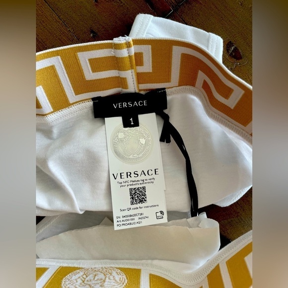 Versace Greca border lingerie set in white NWT - Picture 6 of 9